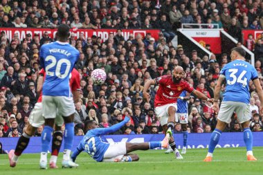 Manchester United 'dan Bryan Mbeumo Premier Lig maçında Manchester United ile Sunderland maçında giydiği tişörtü Old Trafford, Manchester, İngiltere' de 4 Ekim 2025 'de izledi. 