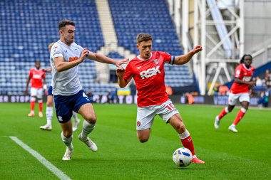 Charlton Athletic 'ten Greg Docherty ve Preston North End' den Ben Whiteman, 4 Ekim 2025 'te İngiltere' nin Deepdale kentinde oynanan Sky Bet Şampiyonası 'nda Preston North End - Charlton Athletic maçında Preston sahasında karşı karşıya geldiler. 