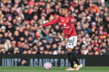 Manchester United takımının Casemiro 'su Premier League maçında takım talimatlarını veriyor Manchester United ile Sunderland maçında Old Trafford, Manchester, İngiltere, 4 Ekim 2025 