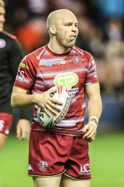 Wigan Warriors takımından Liam Marshall, Betfred Süper Lig yarı final maçı Wigan Warriors 'a karşı Leigh Leopards maçında 3 Ekim 2025' te Wigan Stadyumu 'nda ısındı.