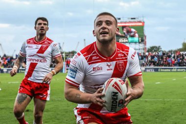 Hull KR 'dan Mikey Lewis, 3 Ekim 2025' te İngiltere 'nin Hull kenti Kingston' da oynanan Sewell Group Craven Park 'ta oynanan Betfred Süper Lig yarı final maçında 6-0' lık galibiyetini kutluyor.