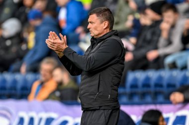 Preston North End teknik direktörü Paul Heckingbottom, 4 Ekim 2025 'te İngiltere' nin Deepdale kentinde Preston North End - Charlton Athletic maçında alkışladı. 