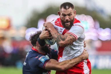 Hull KR 'dan Jared Waerea-Hargreaves, Betfred Süper Lig Yarı Finali 2 karşılaşmasında St. Helens' den Alex Walmsley tarafından oynanan Sewell Group Craven Park, Kingston üzerine Hull, İngiltere, 3 Ekim 2025 karşılaşmasında yenildi.