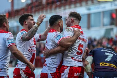 Hull KR 'dan Joe Burgess, Betfred Süper Lig yarı final maçı Hull KR, Sewell Group Craven Park, Kingston upon Hull, 3 Ekim 2025' de St Helens maçında 12-0 'lık galibiyetini kutluyor.