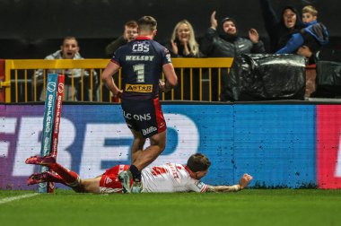 Hull KR 'dan Oliver Gildart, 3 Ekim 2025' te İngiltere 'nin Hull kenti Kingston' da oynanan Sewell Group Craven Park 'ta oynanan Betfred Süper Lig Yarı Finali 2 maçında bir deneme için sahaya çıkıyor.