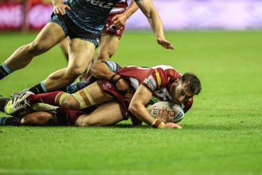 Wigan Warriors 'dan Jake Wardle, 3 Ekim 2025' te İngiltere 'nin Wigan kentindeki Brick Community Stadyumu' nda oynanan Betfred Süper Lig Yarı Final Maçı 'nda Leoparlar' dan Umyla Hanley ile karşılaştı.