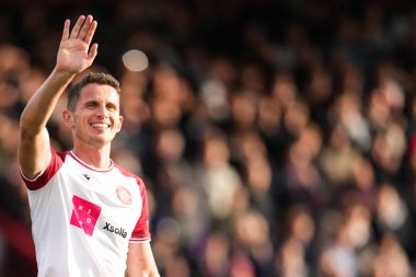 Stevenage takımından Jordan Houghton, 4 Ekim 2025 'te Stevenage-Luton Town maçında Lamex Stevenage Stevenage' a karşı.