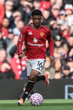 Manchester United takımından Amad Diallo, Manchester United 'ın 4 Ekim 2025 tarihinde Old Trafford, Manchester, İngiltere' de oynadığı Premier League maçında topa vuruyor. 
