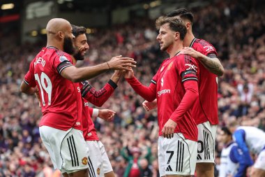 Manchester United takımından Mason Mount, Manchester United 'ın 4 Ekim 2025 tarihinde Old Trafford, Manchester' da oynadığı Premier League maçında 1-0 'lık galibiyetini kutluyor. 