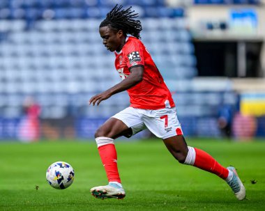 Charlton Athletic takımından Tyreece Campbell, 4 Ekim 2025 'te İngiltere' nin Deepdale kentinde oynanan Sky Bet Şampiyonası maçında Preston North End, Charlton Athletic 'e karşı. 