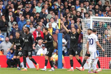 Tottenham Hotspur oyuncuları, Leeds United ile Tottenham Hotspur arasında oynanan Premier Lig maçında tepki verdiler. 