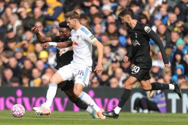 Leeds United takımından Anton Stach, Leeds United ile Tottenham Hotspur maçında Leeds Road, Leeds, İngiltere 'de 4 Ekim 2025' te karşı karşıya geldi. 