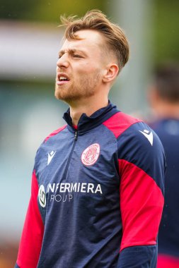 Stevenage takımından Dan Kemp, Stevenage - Luton Town maçı öncesinde Lamex Stevenage Stevenage, İngiltere, 4 Ekim 2025