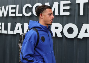 Leeds United 'dan Ethan Ampadu, Leeds United' ın Tottenham Hotspur 'a karşı oynadığı Premier Lig maçının başkanı olarak İngiltere' nin Leeds şehrinde 4 Ekim 2025 'de geldi. 