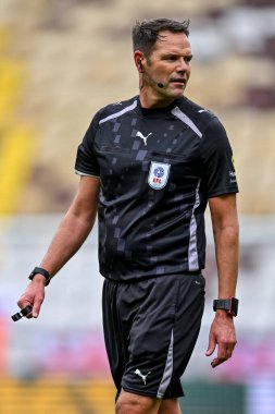 Hakem James Linington Sky Bet Şampiyonası maçında Preston North End Charlton Athletic 'e karşı Deepdale, Preston, İngiltere, 4 Ekim 2025 