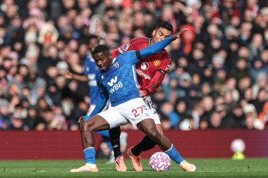 Sunderland 'dan Noah Sadiki, Manchester United' ın 4 Ekim 2025 'te Old Trafford, Manchester, İngiltere' de oynadığı Premier League karşılaşmasında Manchester United ile Sunderland maçında Casemiro 'yu durdurdu. 