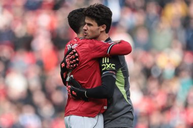 Manchester United takımından Senne Lammens, Manchester United ile Sunderland arasındaki Premier League karşılaşmasında Manchester United 'dan Diogo Dalot' u kucaklıyor. 