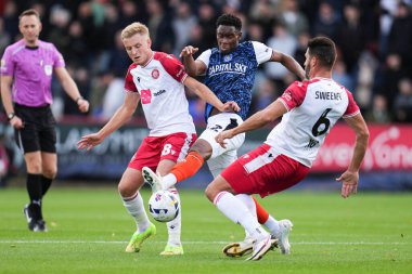 4 Ekim 2025 'te İngiltere' nin Stevenage Stadyumu 'nda Stevenage ile Luton Town arasında oynanan Sky Bet Ligi 1 maçı sırasında