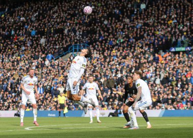 Leeds United takımından Pascal Struijk Premier Lig maçında yükselerek Leeds United ile Tottenham Hotspur maçını kazandı. 