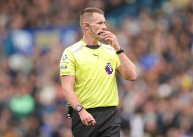 Hakem Thomas Bramall Premier Lig karşılaşmasında Leeds United Tottenham Hotspur 'a karşı Elland Road, Leeds, İngiltere, 4 Ekim 2025 