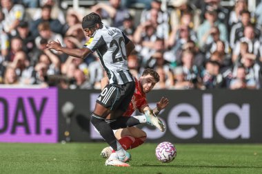 Newcastle Untie 'den Anthony Elanga, Premier League maçı Newcastle United' ın Nottingham Ormanı 'na karşı oynadığı 5 Ekim 2025' te İngiltere 'nin Newcastle şehrinde oynanan karşılaşmada Nottingham Ormanı' ndan Neco Williams ile karşı karşıya geldi.