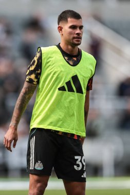 Newcastle 'dan Bruno Guimaraes Premier Lig maçı sırasında St.James' s Park, Newcastle, İngiltere 'de oynanan Newcastle United - Nottingham Forest maçında maç öncesi ısınma turunda eşitsizliğini bozdu.