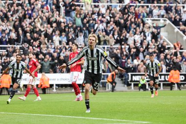 Newcastle United takımından Nick Woltemade, Premier League maçı Newcastle United - Nottingham Forest maçında 5 Ekim 2025 'te St. James' s Park, Newcastle, İngiltere 'de 2-0' lık galibiyet golünü kutluyor.