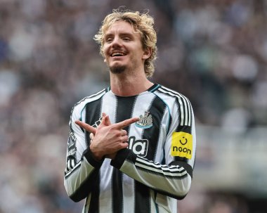 Newcastle United takımından Nick Woltemade, Premier League maçı Newcastle United - Nottingham Forest maçında 5 Ekim 2025 'te St. James' s Park, Newcastle, İngiltere 'de 2-0' lık galibiyet golünü kutluyor.