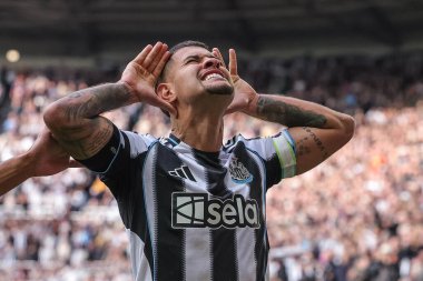 Newcastle Untied takımından Bruno Guimaraes, Premier League maçı Newcastle United ve Nottingham Forest maçında 5 Ekim 2025 'te St. James' s Park, Newcastle, İngiltere 'de 1-0 kazanma hedefini kutluyor.