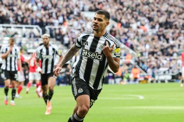 Newcastle Untied takımından Bruno Guimaraes, Premier League maçı Newcastle United ve Nottingham Forest maçında 5 Ekim 2025 'te St. James' s Park, Newcastle, İngiltere 'de 1-0 kazanma hedefini kutluyor.