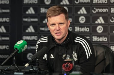 Newcastle United takımının teknik direktörü Eddie Howe, Premier League maçı sırasında İngiltere 'nin Newcastle kentindeki St. James' s Park 'ta oynanan Newcastle United - Nottingham Forest maçında basın toplantısında bir konuşma yaptı.