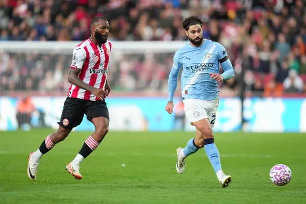 Manchester City 'den Josko Gvardiol Premier Lig maçı sırasında Brentford Manchester City' ye karşı Gtech Community Stadyumu, Londra, Birleşik Krallık, 5 Ekim 2025