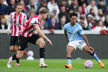 Manchester City 'den Oscar Bobb Premier League maçı sırasında Brentford Manchester City' ye karşı Gtech Community Stadyumu, Londra, 5 Ekim 2025