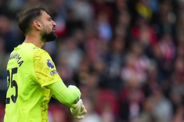 Premier Lig karşılaşmasında Manchester City 'den Gianluigi Donnarumma ile Manchester City arasındaki Gtech Community Stadyumu, Londra, 5 Ekim 2025