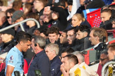 Manchester City 'den Rodri, Premier League maçında sakatlandı. Brentford Manchester City' ye karşı Gtech Community Stadyumu, Londra, İngiltere, 5 Ekim 2025