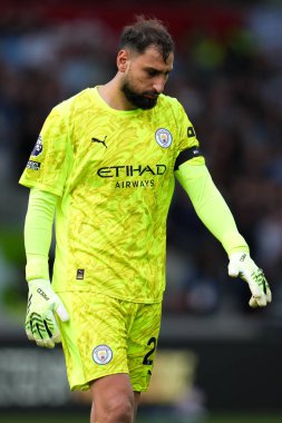 Premier Lig karşılaşmasında Manchester City 'den Gianluigi Donnarumma ile Manchester City arasındaki Gtech Community Stadyumu, Londra, 5 Ekim 2025