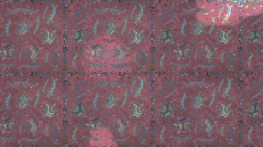 Ağaç dallı bahar çiçekleriyle desen, mor, pembe ve gri renkler ve çiçek silueti. Raster deseni.