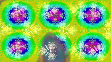 Renkli unsurlarla hareketli arka plan görüntüleri. Çiçekler. Eski model. Bayrak tarzı. Altın, altın. Video kaydı. Şablon.