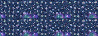 Kar tanelerinin soyut arkaplanlı Noel şablonu. Mavi ve mor kar taneleri. Raster illüstrasyonu. Noel ve Yeni Yıl moda baskıları için tatil tasarımı.