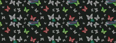 Fantezi güzel illüstrasyon. Raster illüstrasyonu. Gri renkli resimler. Kitap sayfaları için çiçek ormanlarında uçan güzel kelebekler. Renk çizimi şablonu.