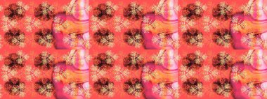 Güzel dekorasyon. İllüstrasyon kar tanesi. Pembe, turuncu ve kahverengi renkli suluboya kar taneleri. Kışın sembolü.