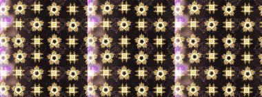 Üzerinde gri ve kahverengi kar taneleri olan bir Noel kartı. Kar taneleri arka planda. Kış kartı Mutlu Noeller, yeni yıl ve mutlu bayramlar..