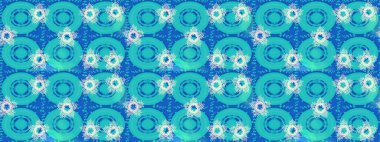 Doku arka planında altın duvar kâğıdı. Damask çizimi tekrarlanıyor. Tarafsız, bej ve mavi renklerde altın element. Barok tarzında altın çiçekli süs..