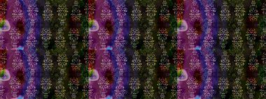 Üzerinde gelincikler ve vadi zambakları olan renkli çiçek desenli nakış deseni. Tekstil tasarımı için gri renkli geleneksel halk çiçekleri buketi.