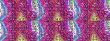 Mor, mor ve mor renkli bitkilerden oluşan parlak çiçekli bir halı deseni..