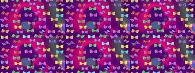 Elle çizilmiş kelebeklerle. Dekoratif Raster çizimi. Renkli romantik kelebekler eskizler çiziyor. Mor renklerde soyut arkaplan.