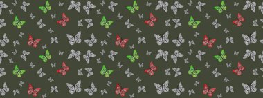 Raster. Güzel renkli kelebekler yeşil renklerde kaotik bir şekilde uçarlar. Uçan güvelerle çok renkli bir arka plan çiz. Kumaş, kağıt ve ambalaj için uygun. Parlak kelebeklerin özgeçmişini çiz