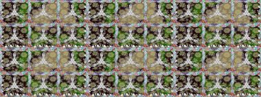 Sevgililer günü ve tebrik kartı konsepti için şık bir davetiye. Çiçek kompozisyonu, el boyası, hassas şablon. Manzaralı çiçek deseni. Üst görünüm, yumuşak nötr renk biçimi.