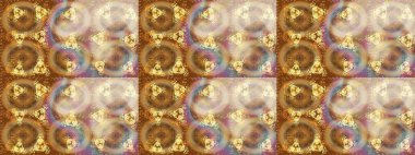 Düşen Noel stili kar taneleri. Güzel bej rengi, kahverengi ve nötr kar taneleri renkli bir arkaplanda izole edilmiş. Kar taneleri, kar yağışı. Görüntü.