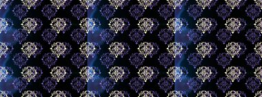 Altın karalama fantezi yapraklarından Raster soyut çiçek çelengi ve siyah, mor ve mavi renkte çiçek. El yapımı dekoratif çerçeve, albüm kapağı, tebrik kartı, klasik Art deco tarzı.